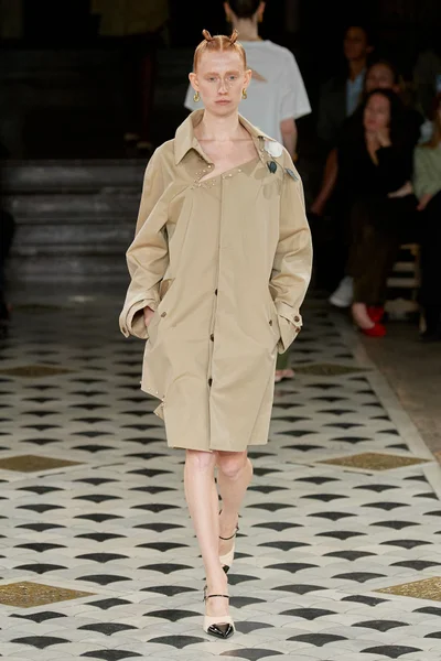 Look 25